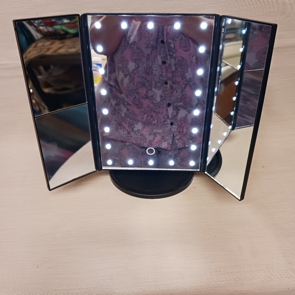 Black magnifying (Mini) mirror adjustable w/light